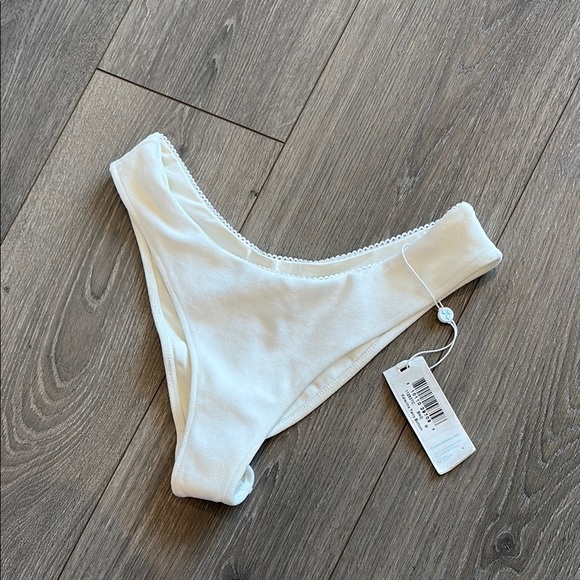 NWT Frankie’s Bikinis Katerina Terry Bottom White Sno Size Medium - Picture 2 of 10